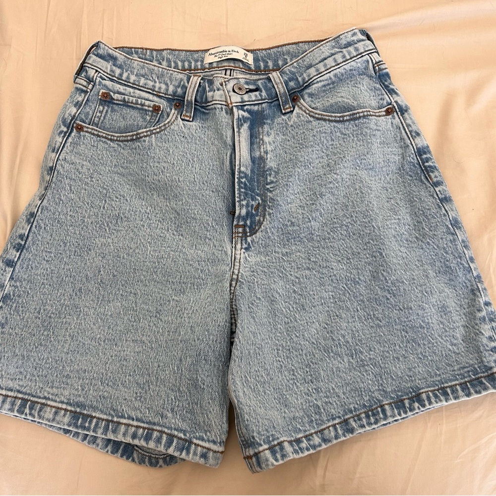 Abercrombie and Fitch High Rise 7” Dad Shorts